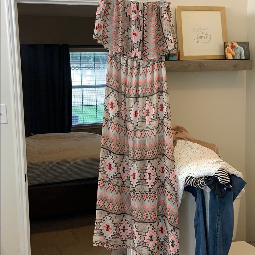 Sleeveless maxi dress.